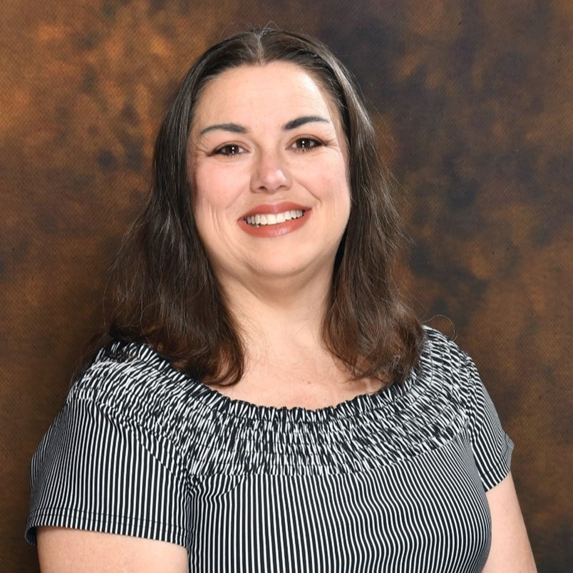 cropped headshot of Lois Lopez 